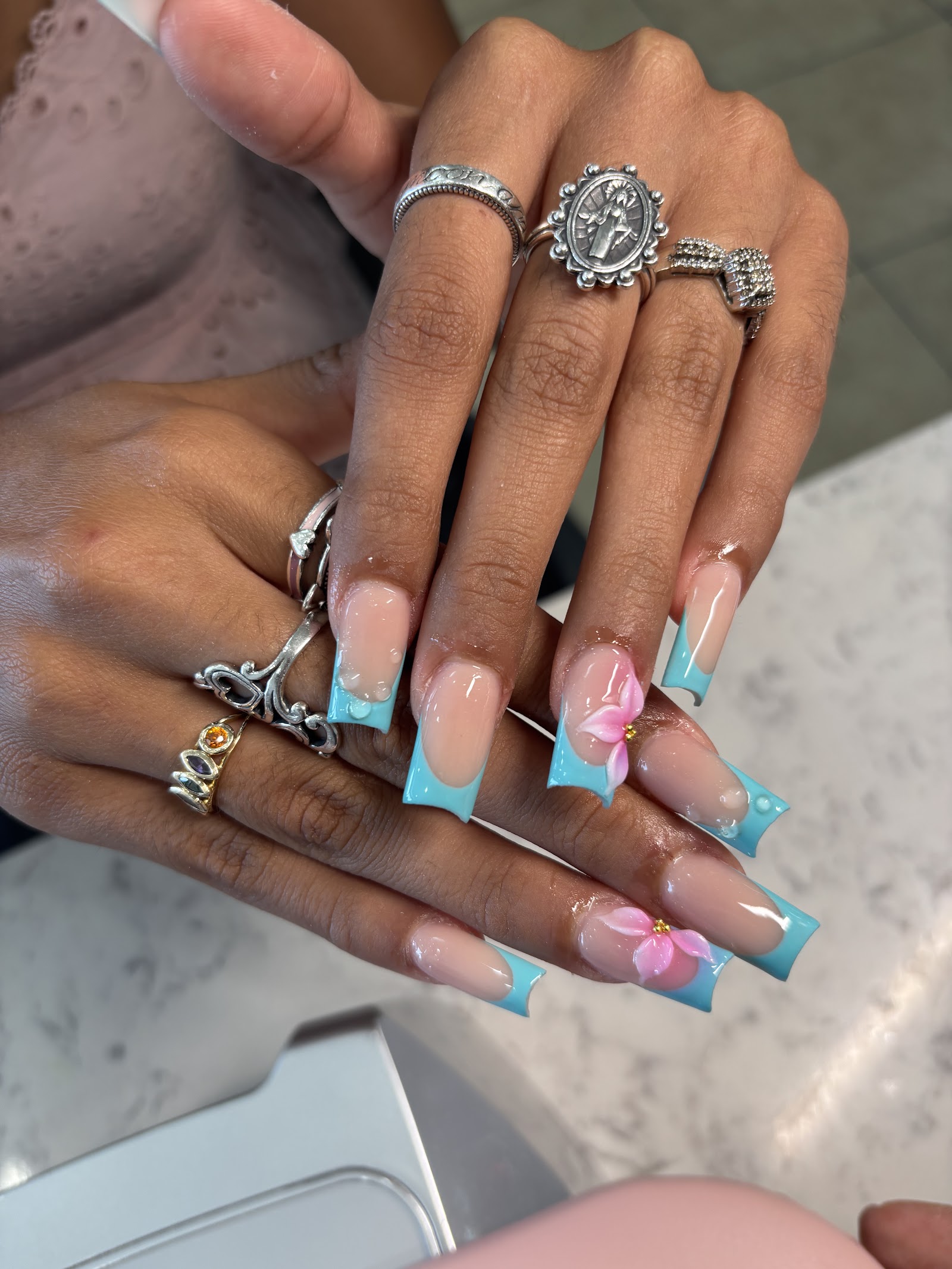 Gloss Nails & Spa nail photo 5